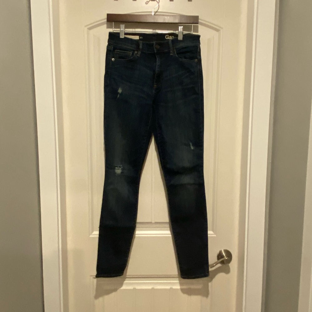 NWOT Gap Distressed Skinny Jeans